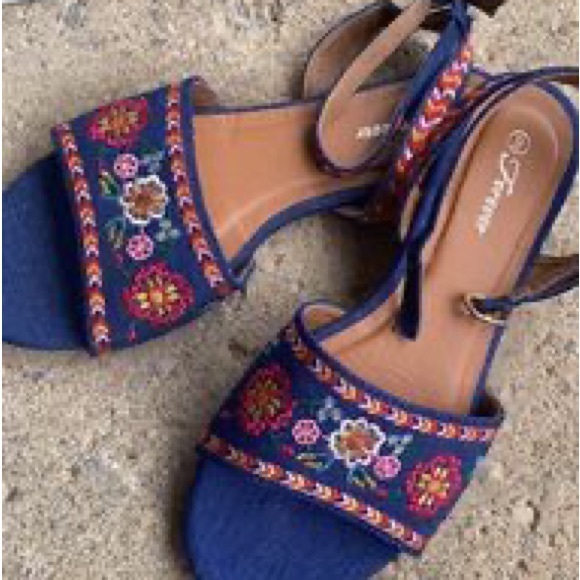 Brand new only tried on and walked at home - Picture 2 of 4